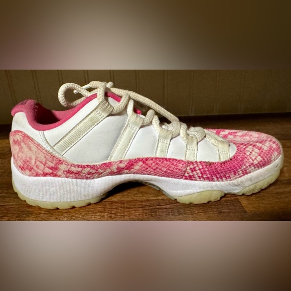 Jordan 11 Retro Low Pink Snakeskin Women’s Size 9.5 - Picture 14 of 15